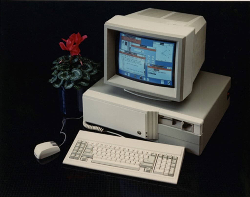 Computador SYP302 IBM PC AT com chip Intel 80386 25 MHz - 1988